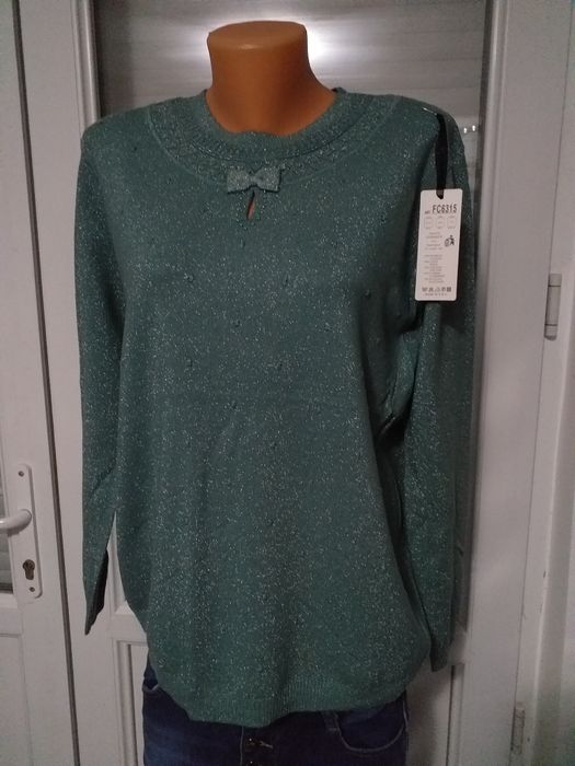 Bluze pentru dame, diferite culori și mărimi.