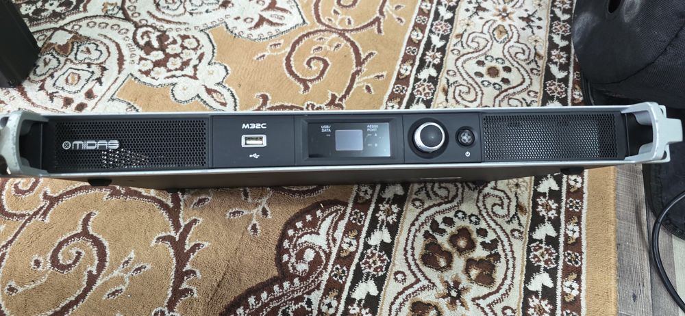 Midas M32C - mixer de rack