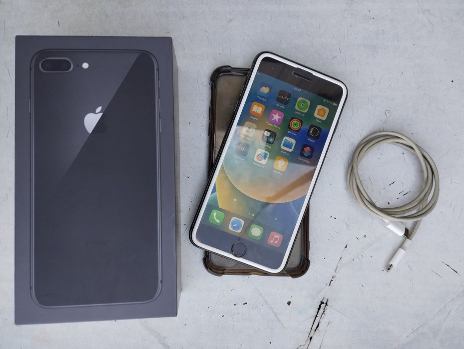 Продам Айфон 8 плюс