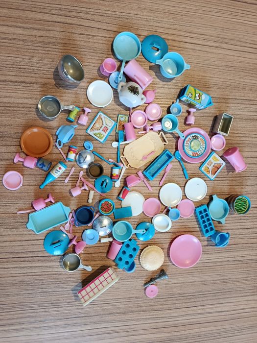 Lot super accesorii pentru bucătărie păpuși pahare oale cratițe Tavi