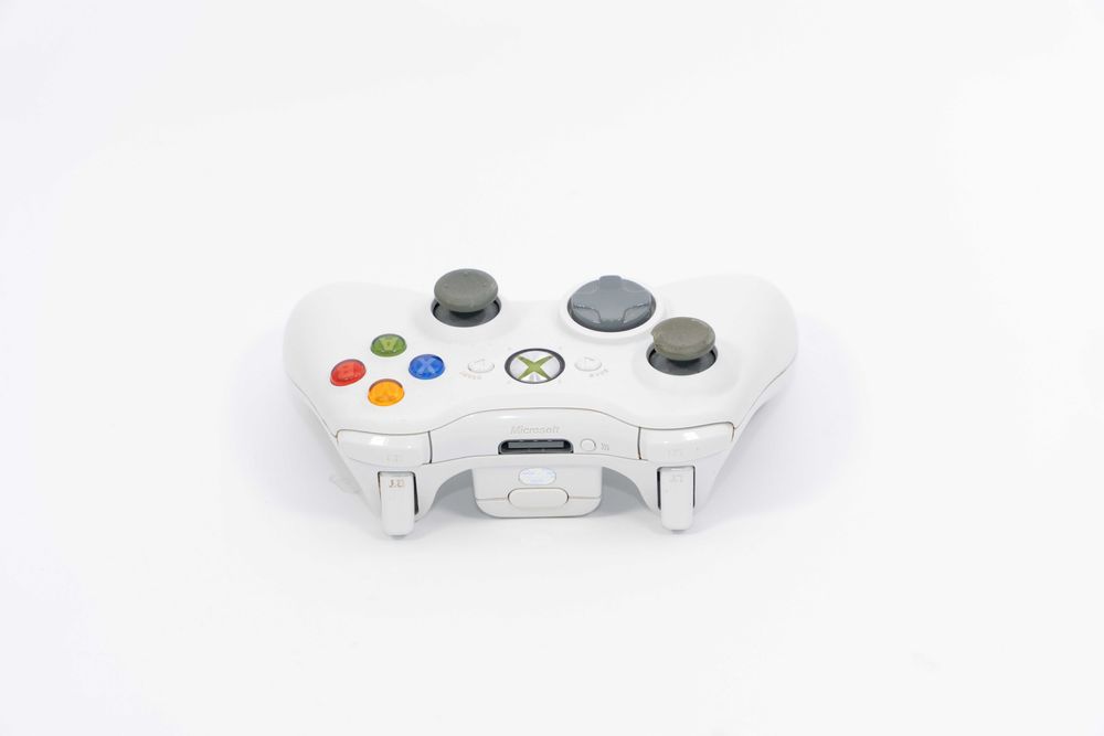 Xbox 360 fat, бял много добро състояние. Игри God of War и GTA 5