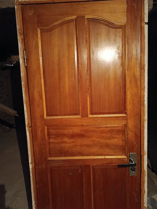 Дверь деревянная входная