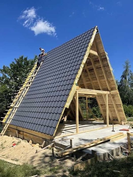 Case pe structura de lemn & metal