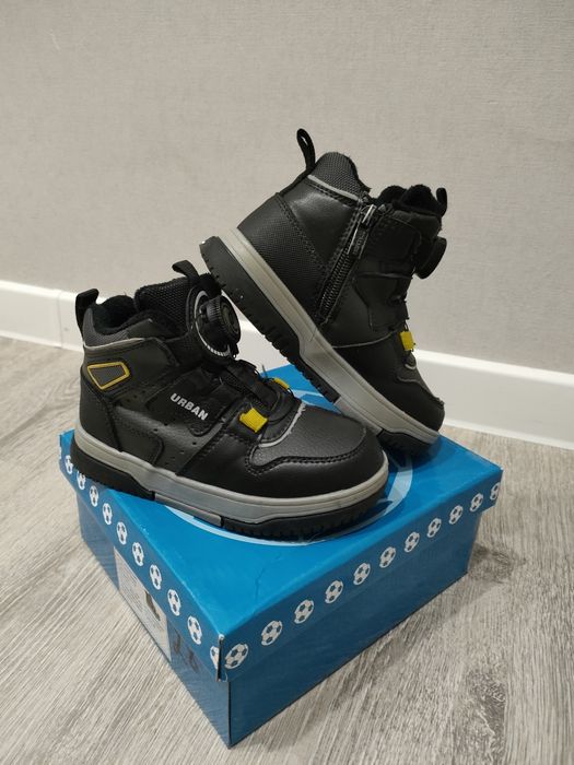 Продам демисезонные ботинки