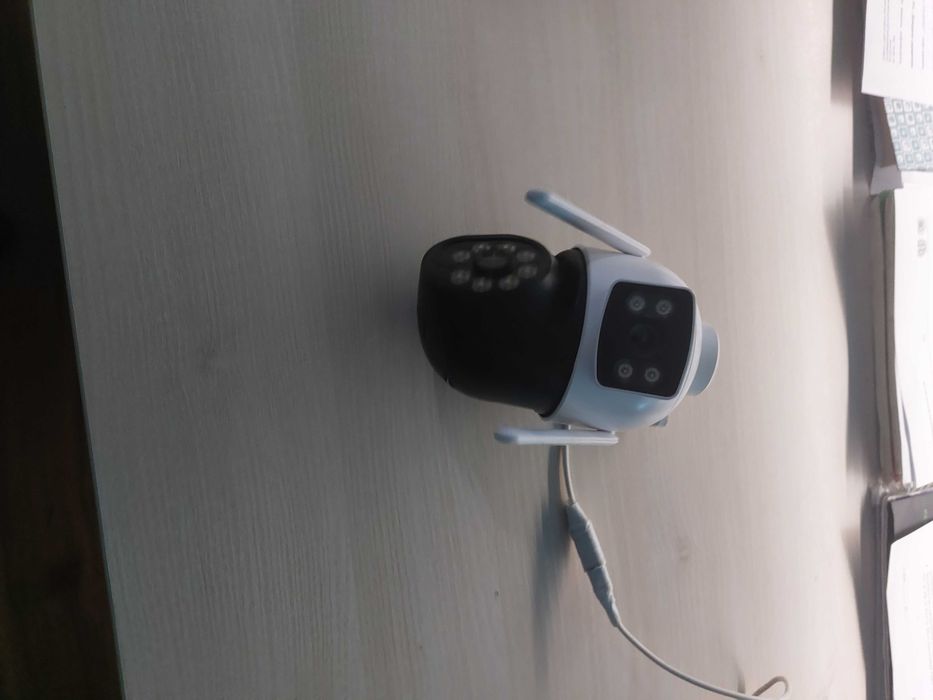 Нова камера с хубава резолюция с карта памет 64 гб