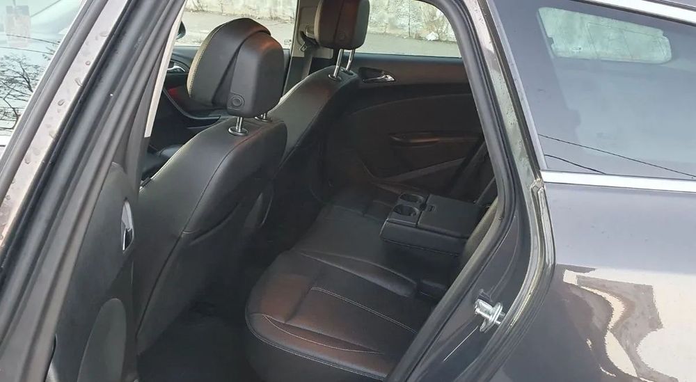 Opel Astra Opel Astra J Sports Tourer 1.6 CDTI 110 CP