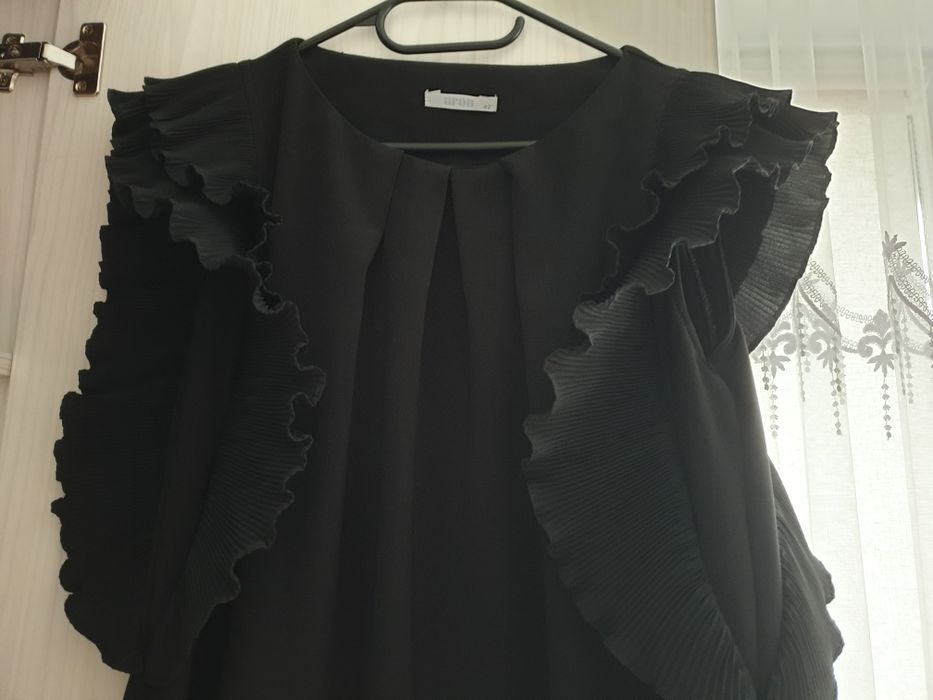 Rochie neagra medie