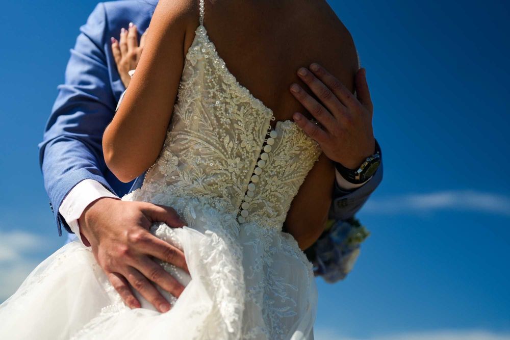 Сватбена рокля цвят ivory