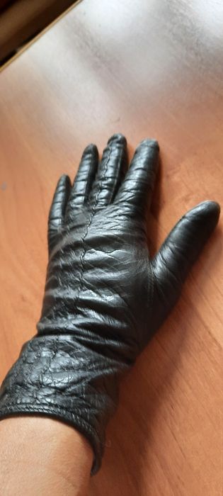 Продам перчатки женские кожаные