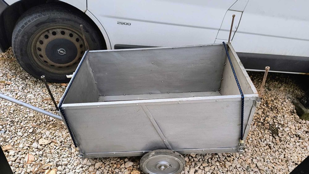 Vand carucior metalic cu roti pline