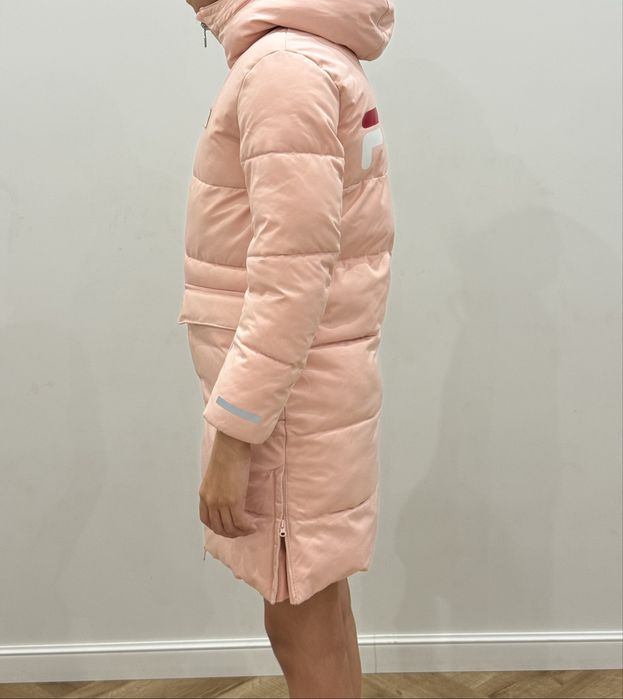 продам зимние куртки на девочку