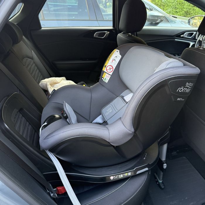 Se vinde scaun auto Britax Romer rotativ 360, varsta 0-4 ani