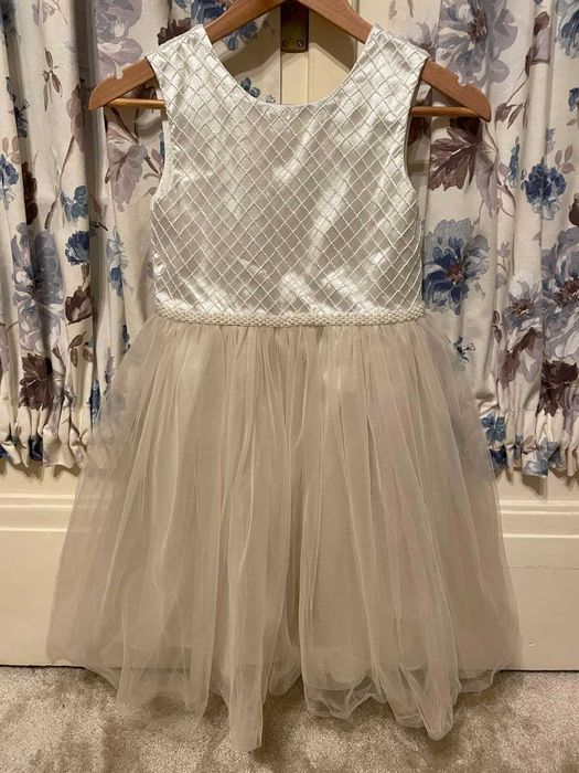 Официална рокля за момиче на 8 -10 г. цвят шампанско