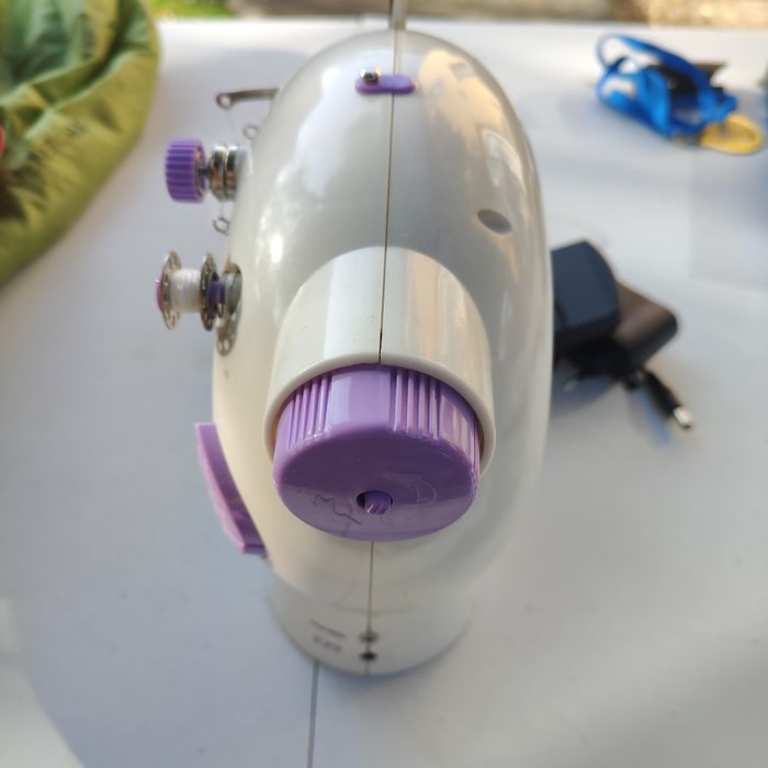 Продам швейную машинку