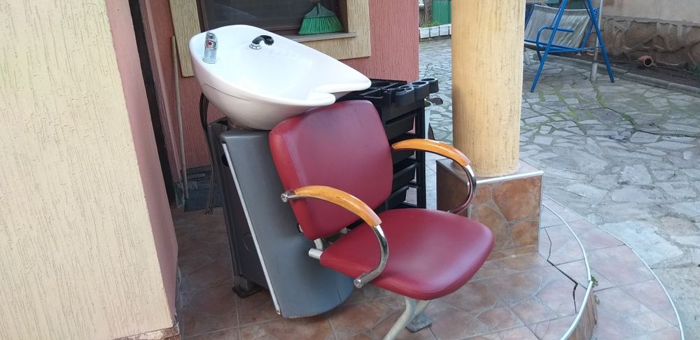 Фризьорска измивна колона