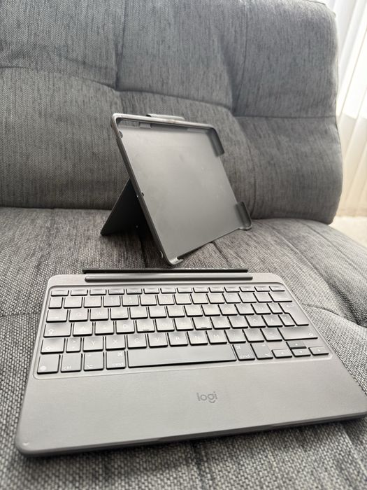 Logitech Slim Combo за IPad