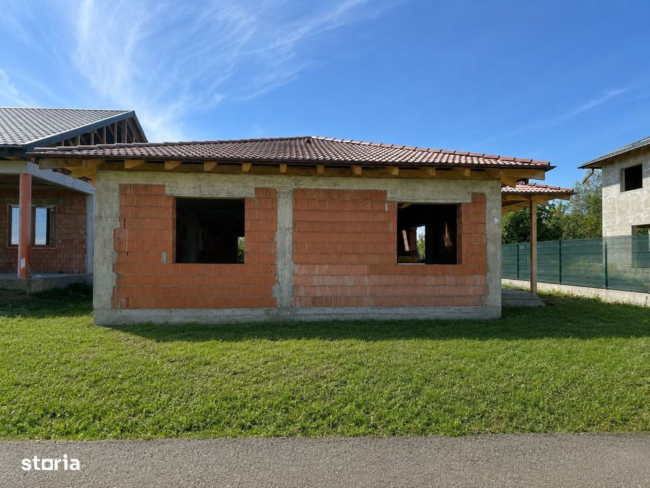 Casă pe nivel la roșu, cu autorizație valabilă , zona Stupini