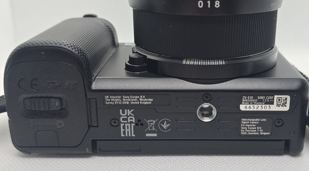 Kit SONY ZV E10 + Obiectiv Sigma 56mm f1.4 DC DN