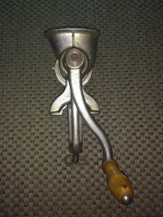 Продам мясорубку времён СССР