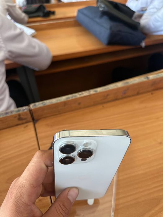 iPhone 14 pro. 128/82