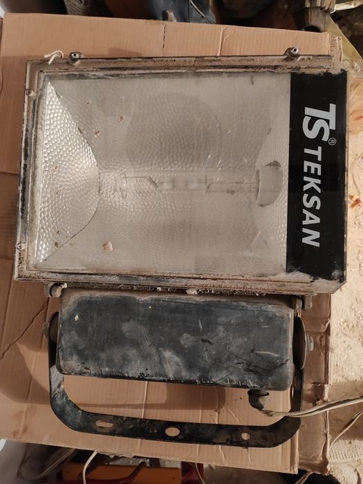 Прожектор мощный долговечный