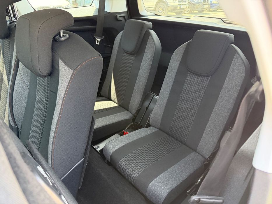 Peugeot 5008 GARANTIE, 7 locuri, 1.6 diesel, Navigatie, front / lane assist