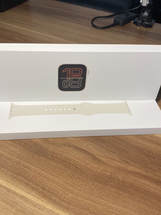 Apple Watch Seria SE 3 / 40 mm / Starlight