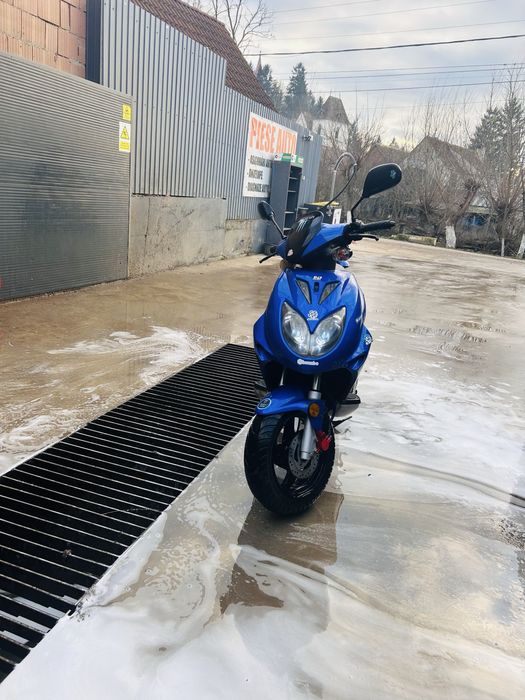 Scutar keeway Focus 50cc