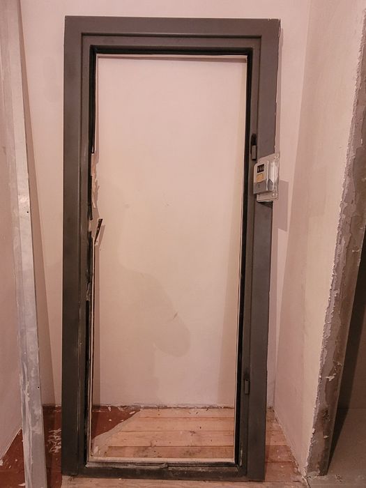 Продам входную дверь