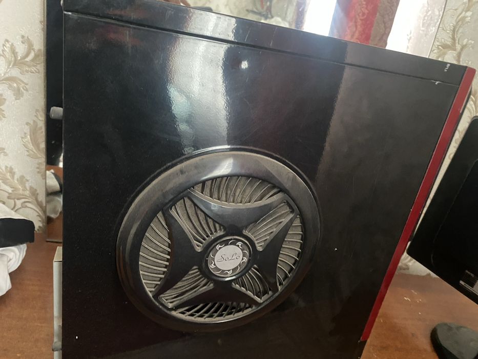 Компютер с монитормен