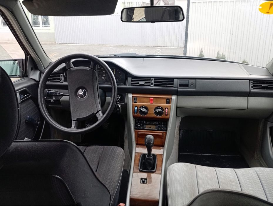 MERCEDES-BENZ E-Class 1985 — imagine 5