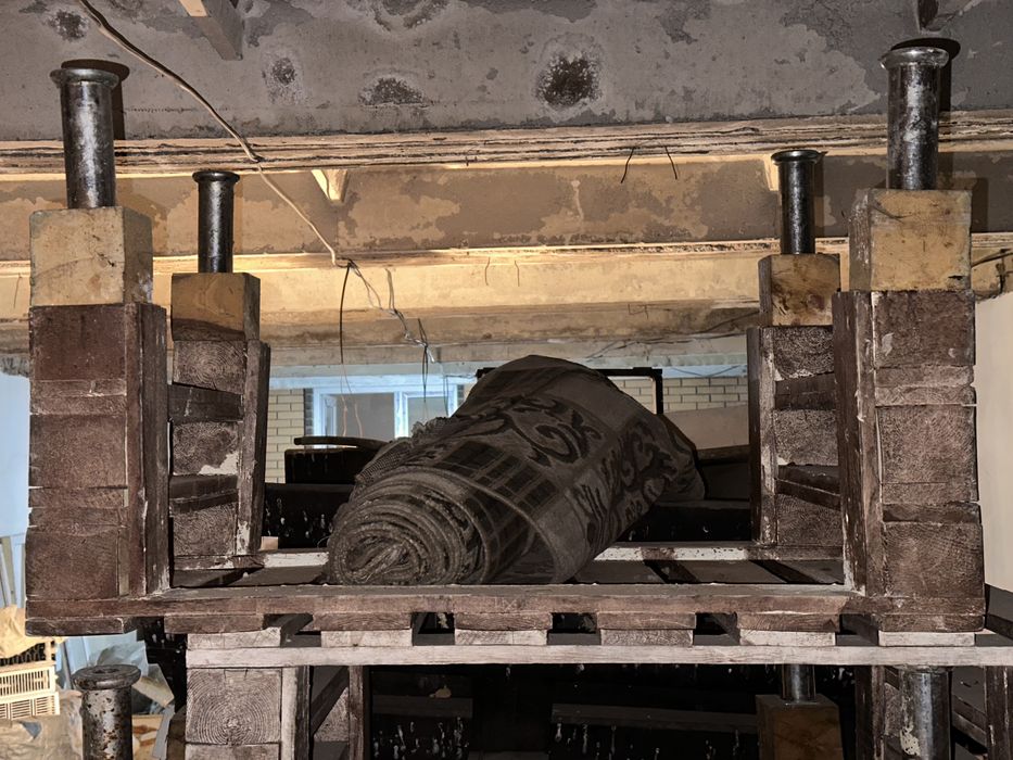 Продам диваны, столы из поддонов