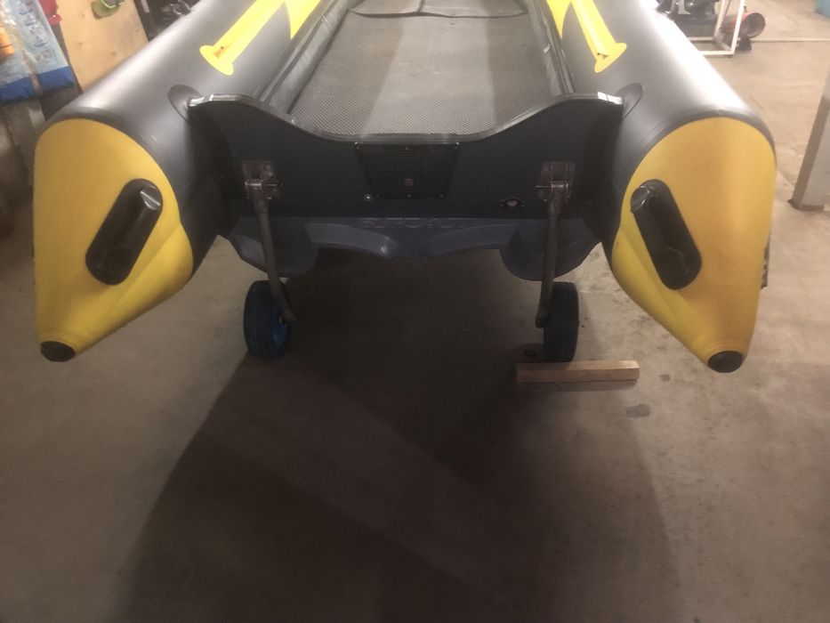 Прдам лодку SCAT 3900