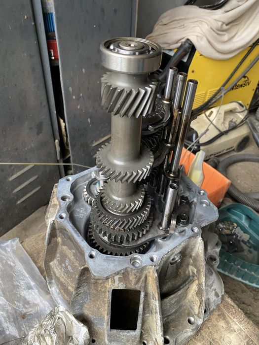 Vand si repar cutii viteze suzuki jimny model R72