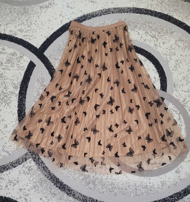 Плисирана пола с тюл и пеперуди