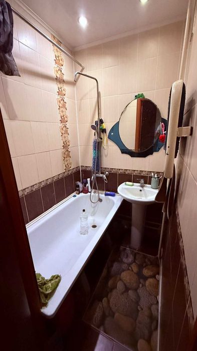 продается 2 ком квартира район Детская больница