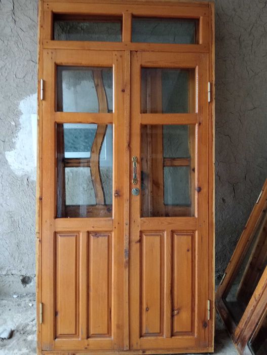 Ёғоч эшик ромлар сотилади