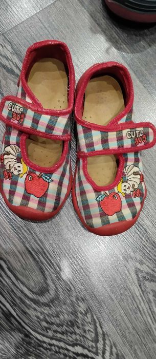 Сандали, маратонки, вътрешни обувки