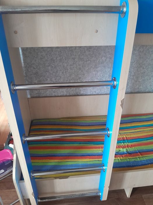 Продам кровать двухярусную