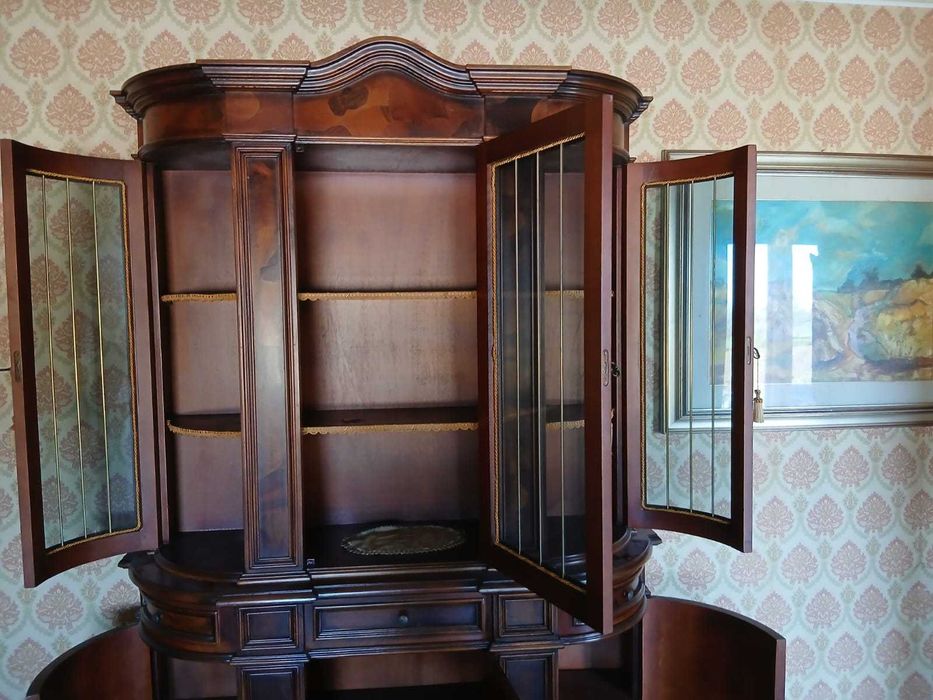 Vitrine cu Intarsie