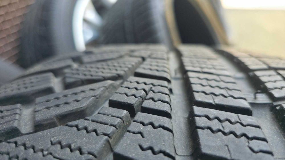 Перфектни гуми Hankook Icept Evo 2 235/45/18 XL зимни