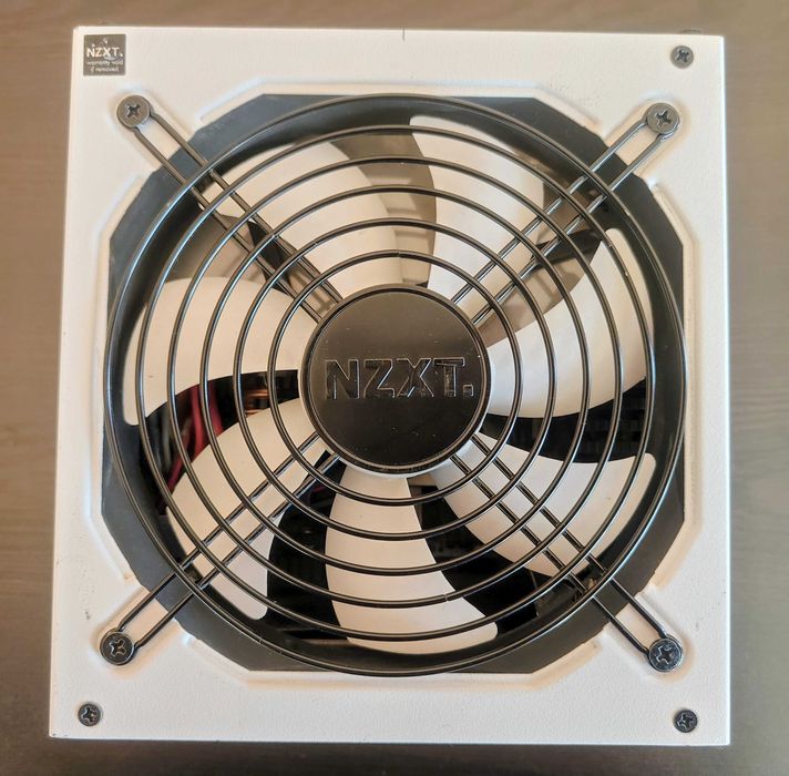 Захранване NZXT 700W - Напълно модулно, 80+ Bronze