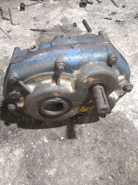 Vând reductor bun pentru troliu