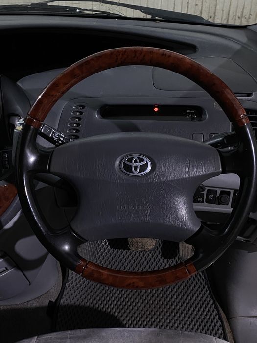 Toyota эстима 2002
