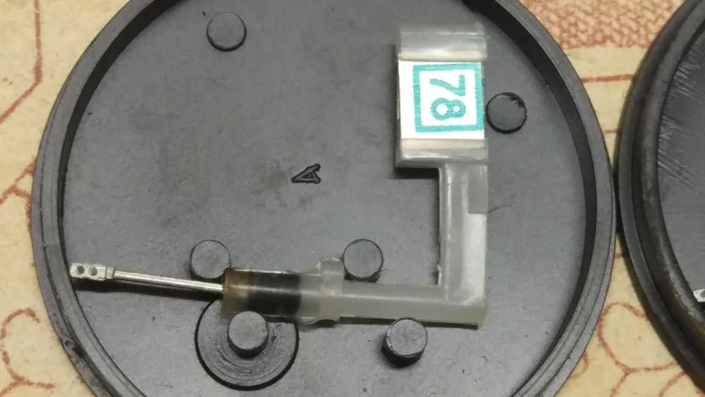 иглы для виниловых проигрывателей.новые