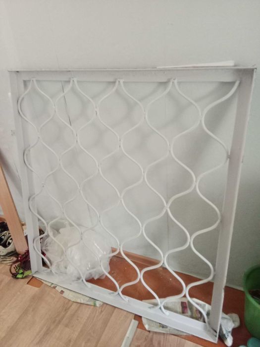 Продам решетку для окон б/у