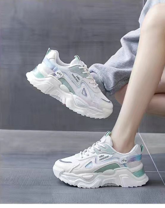 Женские кроссовки