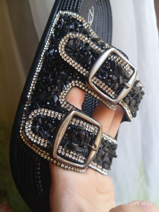 Uyga koʻchaga kiyish uchun tapochka