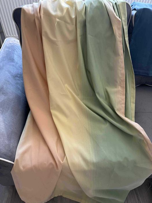 Сатенирани пердета, къси, в оранжеви, зелени и жълти нюанси