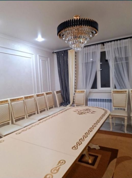 Стулья белые 12 штук